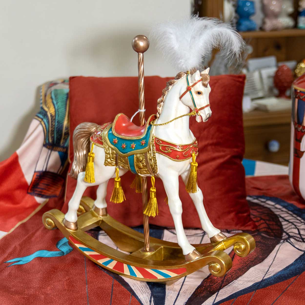 Cavallo a dondolo rosso con decori natalizi - Mobilia Store Home