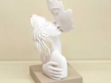 Scultura “Bacio” Base Nocciola